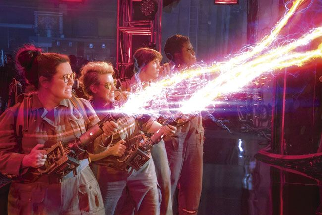 Melissa McCarthy, Kate McKinnon, Kristen Wiig e Leslie Jones em cena do novo caça-fantasmas (Fotos divulgação)
