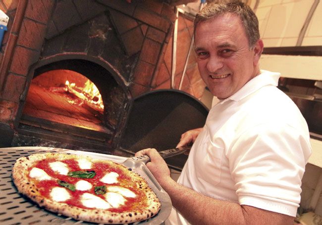 Para o domingo acabar (bem) em pizza 2 Pizzaria Artezannale é uma das poucas no Brasil que fazem a autêntica pizza napolitana (Fernando Priamo)