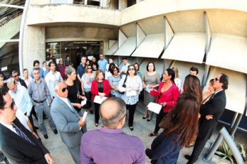 FERNANDO PRIAMO/14-07-16 Servidores de Juiz de Fora se reuniram na entrada da Receita federal ontem