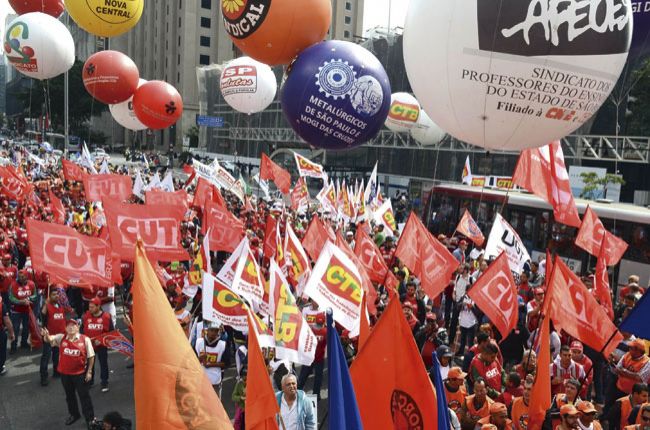 Trabalhadores protestam 2 57b3ba9748514