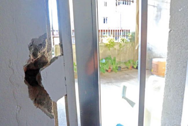 Ministério avalia interdição da Imbel 2 Casa onde uma mulher se feriu teve porta arrancada e parede danificada