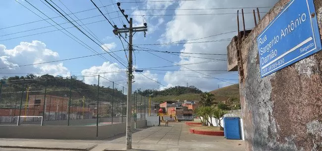 Com medo, moradores não acreditam em mudança na praça do Bairro Jóquei Clube III, embora recém-pintada