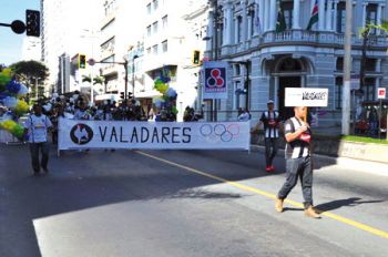 Equipe de Valadares foi a campeã do desfile de abertura da edição 2016