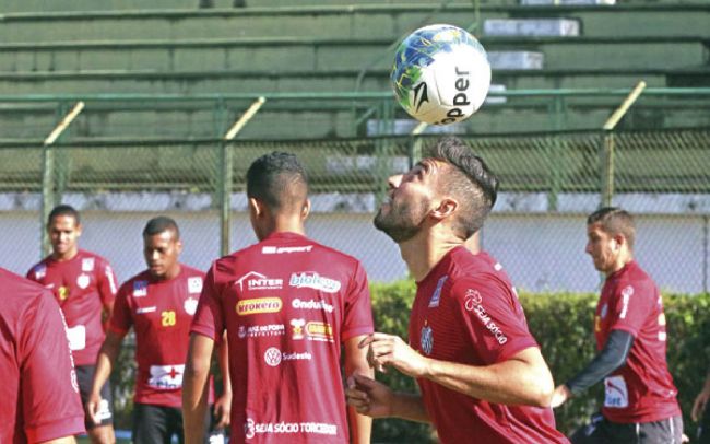 Hiroshi foi destaque nos jogos em que atuou pelo Carijó (leonardo costa/24-08-16)