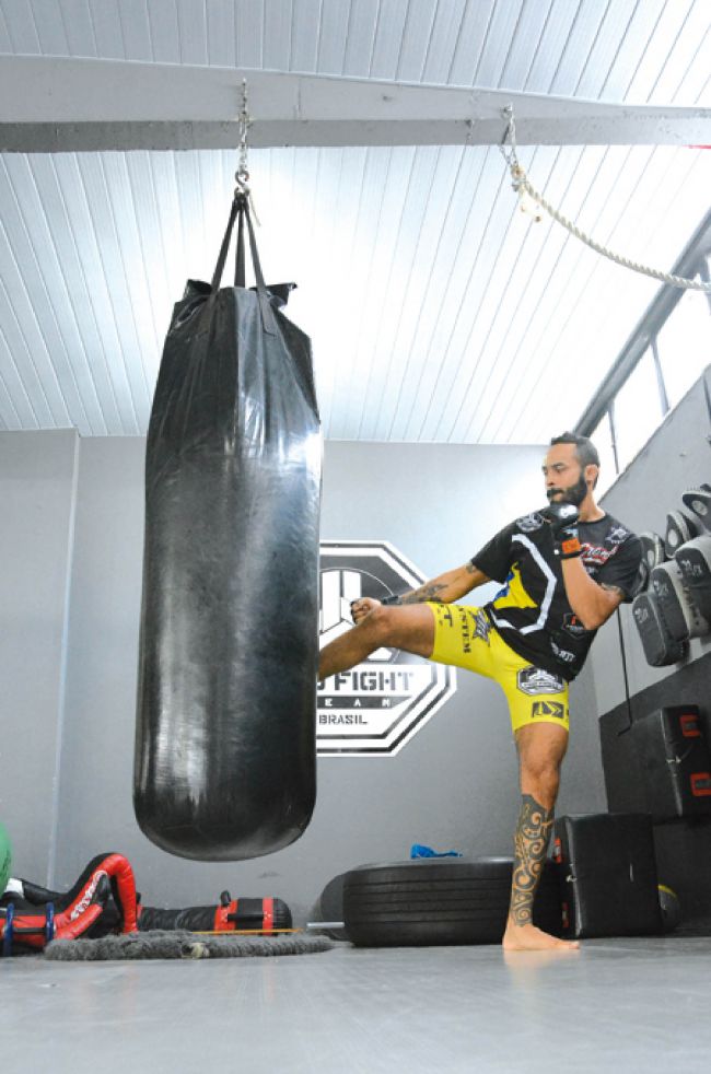 Juiz-forano Felipe Silva estreia no UFC 3 Lutador Felipe Silva chega ao auge da carreira em confronto no Canadá