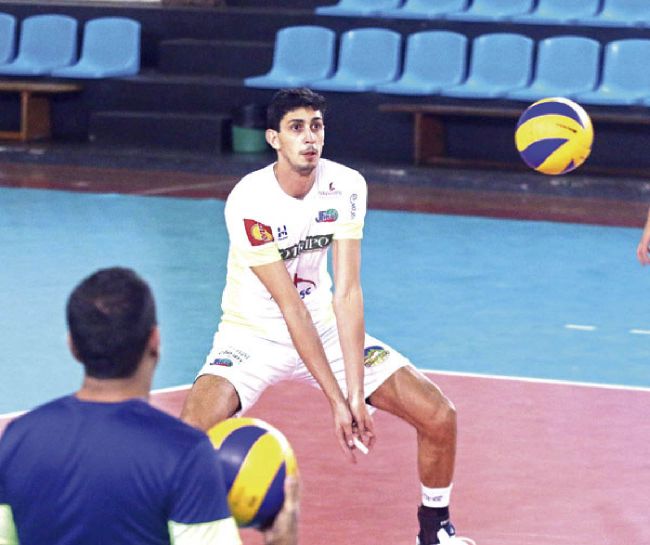 Por um bom início de temporada 2 Novo ponta do JF Vôlei, Ricardo Júnior reitera importância da primeira atuação (leonardo costa/24-08-16)