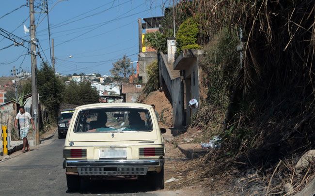 Pedestres devem redobrar a atenção (Fernando Priamo/09-08-16)