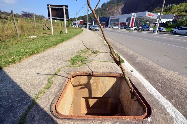 Problema também ocorre na Avenida Deusdedit Salgado, no Salvaterra (Olavo Prazeres/08-08-16)