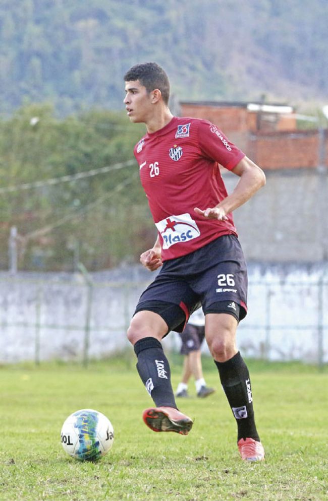 Rubens (foto) treinou ao lado de Giancarlo ontem, no ataque titular carijó (LEONARDO COSTA)