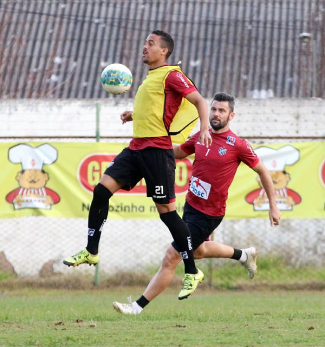 Volante Recife pode ganhar vaga entre os titulares amanhã (leonardo costa)