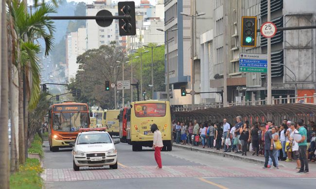Rio Branco é via mais violenta de JF 3 A grande circulação de pessoas na Rio Branco exige atenção redobrada de motoristas e pedestres (Marcelo Ribeiro/09-09-16)