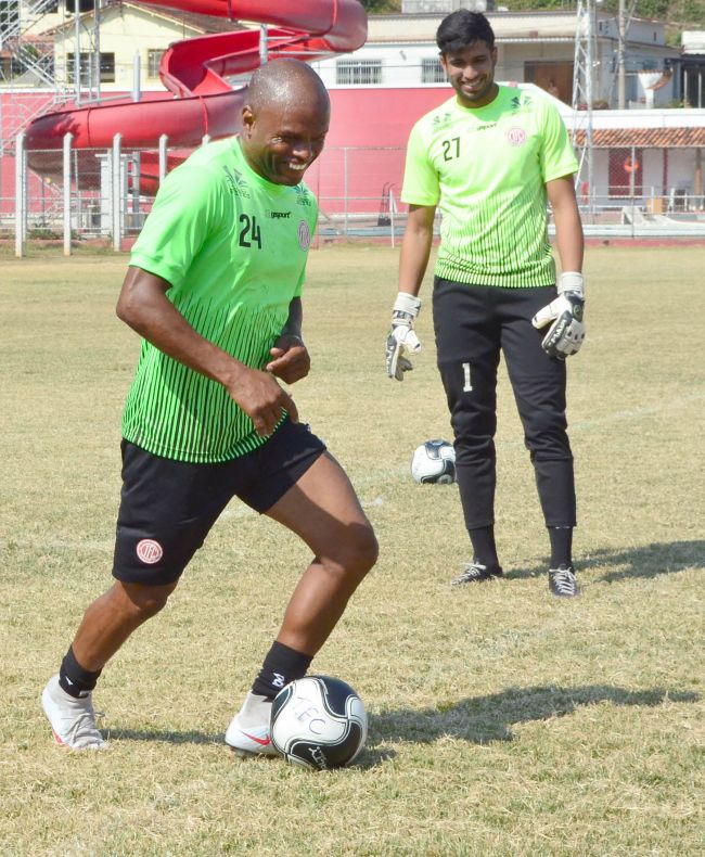 Ademilson pede o apoio do torcedor neste domingo (OLAVO PRAZERES)