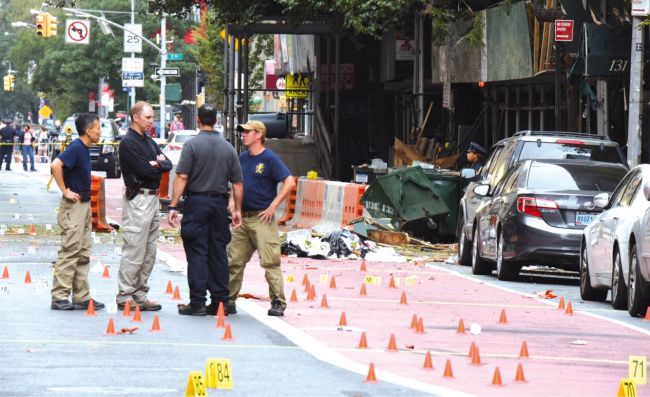 Ahmad Khan Rahami (à dir.), suspeito de atentados em Nova York e Nova Jersey, foi detido ontem