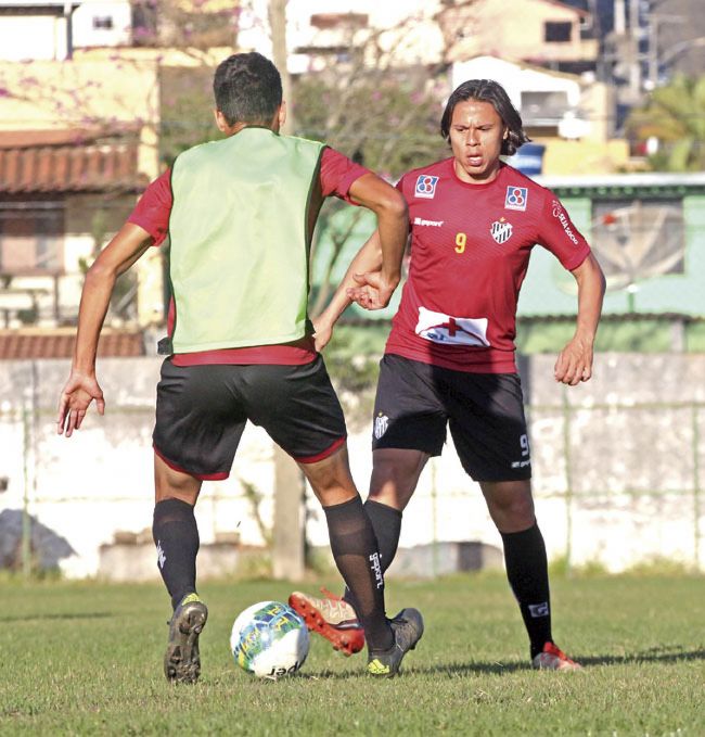 Após cumprir suspensão, volante Renan volta ao time  (LEONARDO COSTA)