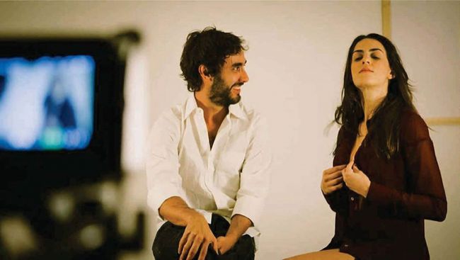 DIVULGAÇÃO Gabriel Godoy e Luciana Paes durante a gravação do curta, em 2014