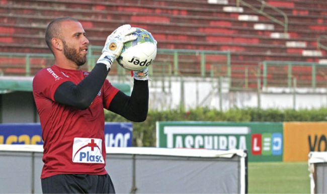 Goleiro Rafael Santos aposta em treino forte para o time evitar vacilos (leonardo costa)