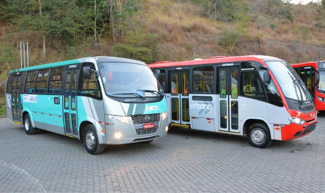 Falhas em transporte já são passíveis de multas 3 Micro-ônibus provisório (à esquerda) será usado nos primeiros dias, enquanto o micro-ônibus definitivo é preparado para entrar no sistema (Marcelo Ribeiro/02-09-16)