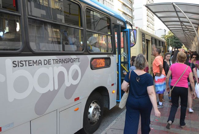 Placa com os nomes das ruas por onde o ônibus passa não consta nos novos modelos (Marcelo Ribeiro/12-09-16)