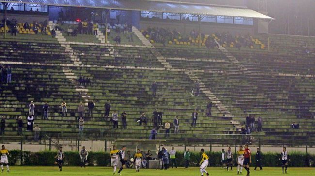 Ao todo, 263 pessoas compareceram no estádio (leonardo costa)