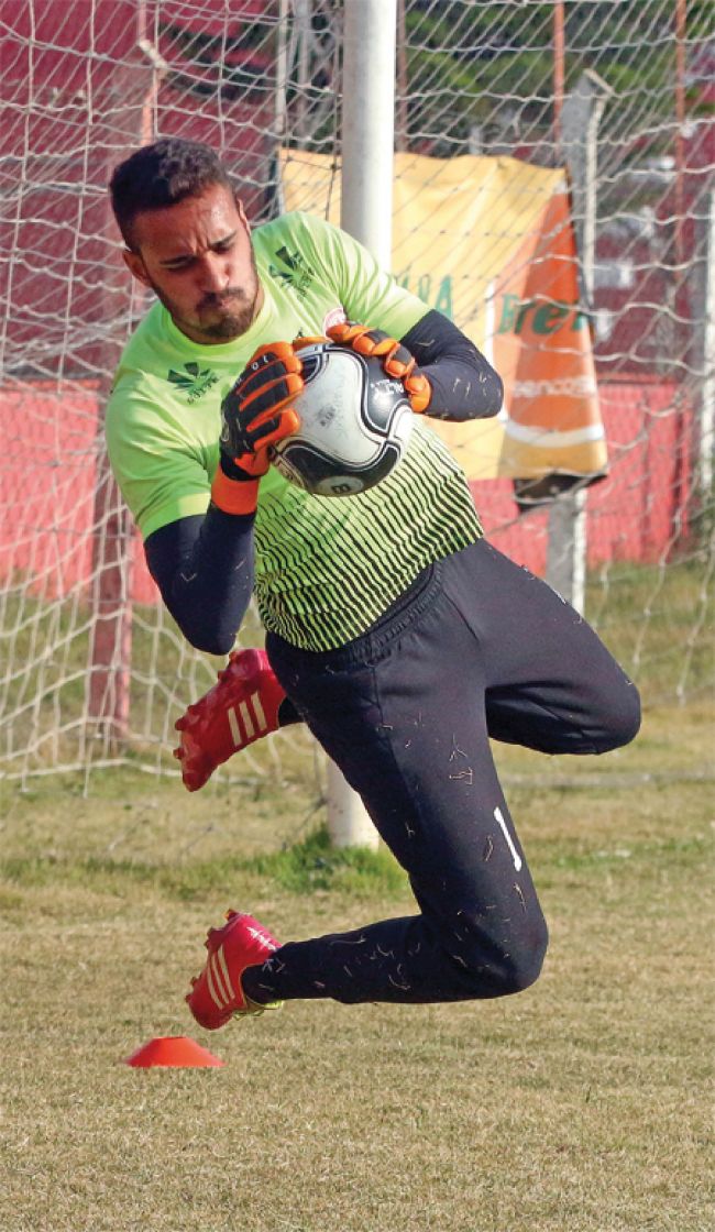 Goleiro César quer manter liderança e invencibilidade (LEONARDO COSTA/27-09-16)