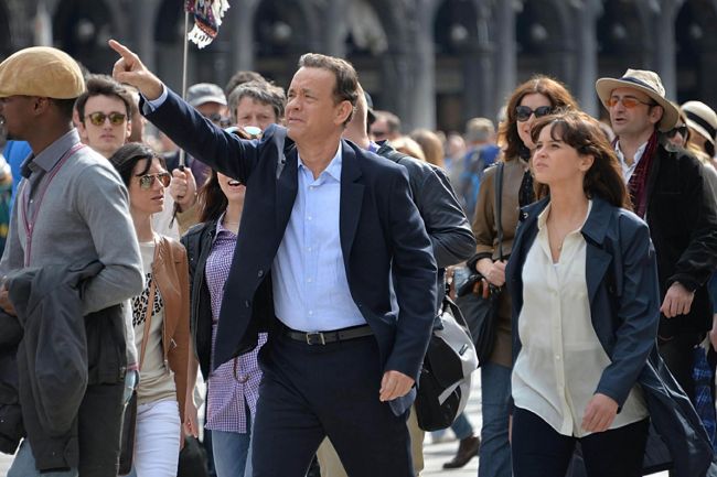 Sem memória e no meio de mais uma conspiração, Robert Langdon (Tom Hanks) terá que salvar o mundo ao lado de Felicity Jones