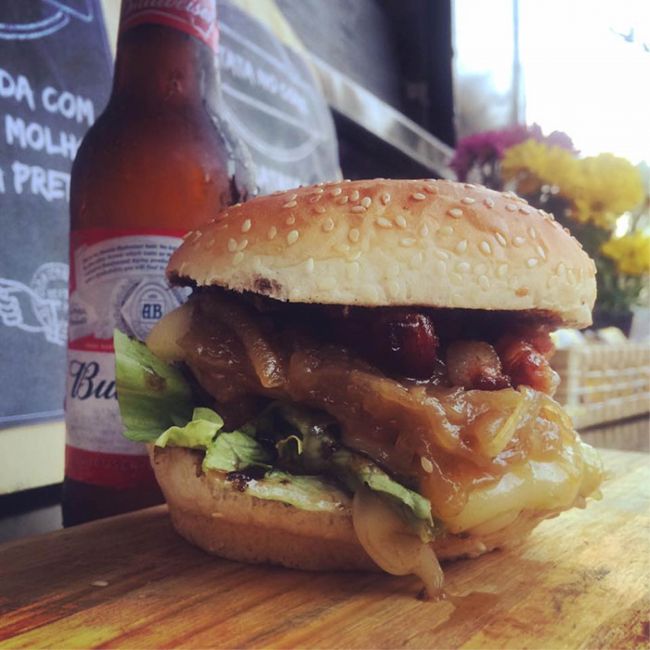 A praça é nossa! 2 HAMBÚRGUER DO Los Dos Truck é uma das atrações do Rolé Gourmet DIVULGAÇÃO