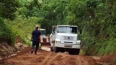 Moradores de Ibitipoca fazem mutirão para amenizar os danos na estrada 2 ibiti Flavia Oliveira 2