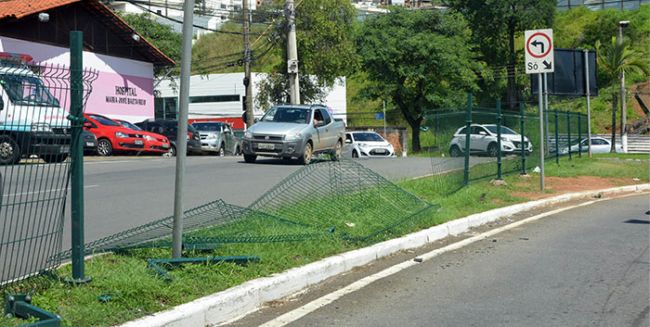 PEDESTRES SE arriscam atravessando em ponto sem faixa de pedestres  MARCELO RIBEIRO