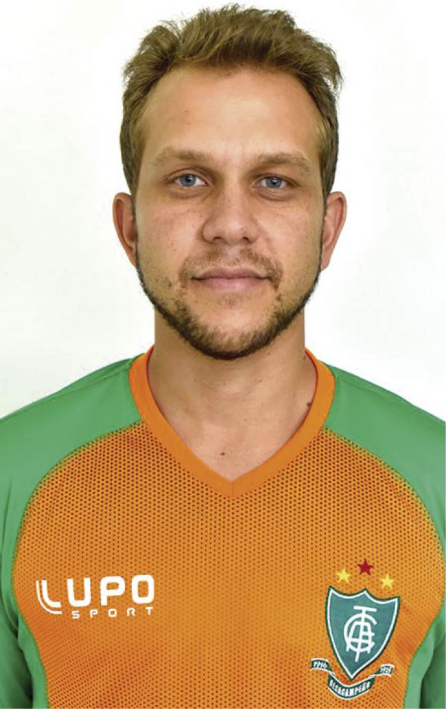 João Boaventura alia conhecimento e tecnologia 2 JOÃO FELIPE Araújo Boaventura, 29 anos, acertou com a equipe principal do América Mineiro para 2017 (américa MG/divulgação)