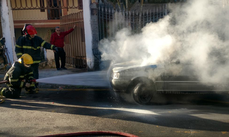 carro-pegando-fogo carro-pegando-fogo
