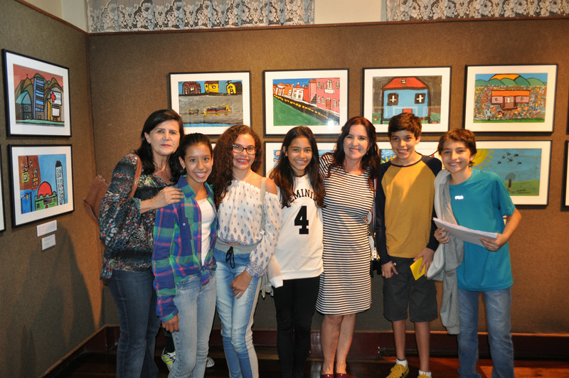 As-professoras-Ilda-Lima-e-Dayse-Lamas-com-os-alunos-da-Academia_-Foto-Franciane-Lúcia