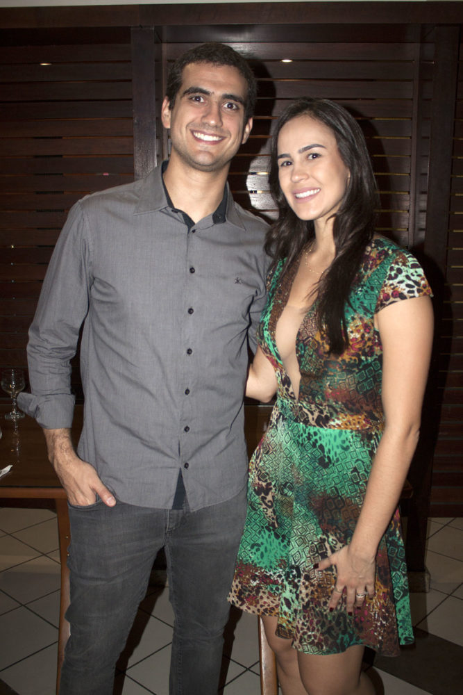 Igor Cangussu e Carolina de Faria em noite social Foto: Guilherme Ovídio