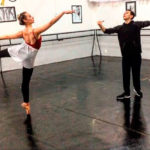 Isabelle ensaiando com o coreógrafo Rafael Pitta.jpgCAPA