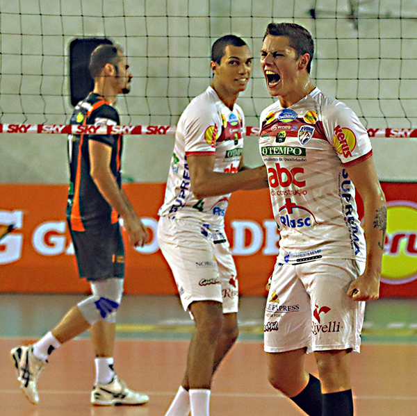 jf volei henriqye adami