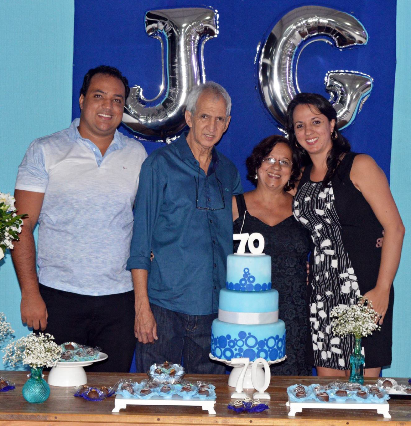 O aniversariante José Geraldo Dias com a mulher Lourdes Bernadette e os filhos Bruno e Maria Thereza