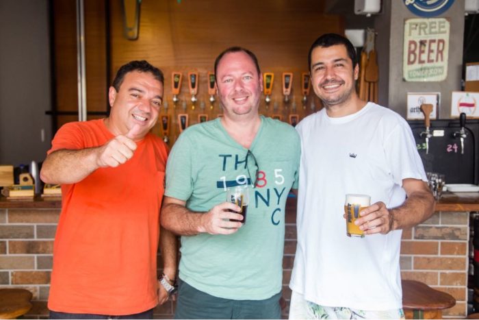 Giancarlo Vitale, Fabrício Costa e o anfitrião Wilder Finamore no café da manhã cervejeiro do Prost! 