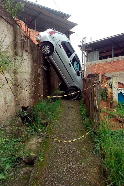 carro dependurado post