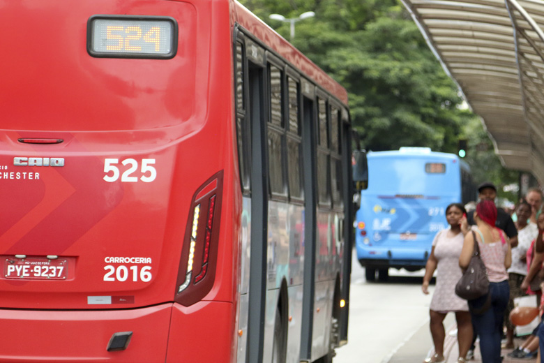 destacada ônibus Leonardo Costa