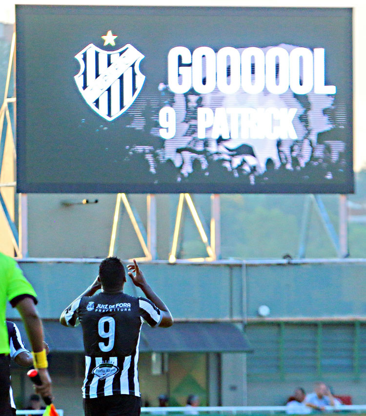 gol4-Ainda-no-primeiro-tempo-Patrick-amplicou-o-marcador-Foto-Leonardo-Costa