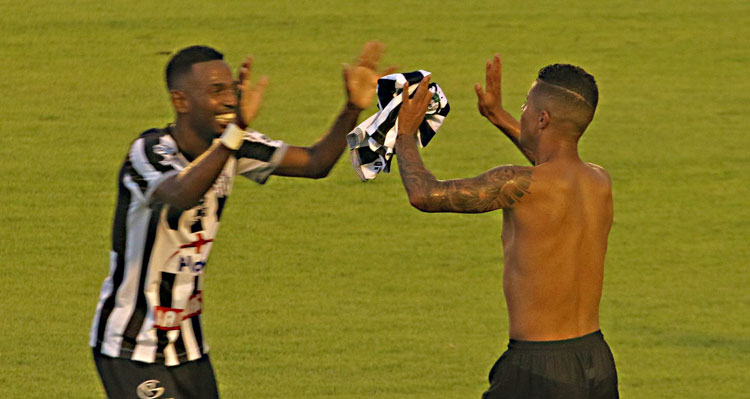 gol6-joão-Vitor-fez-o-sexto-para-o-Tupi-Foto-Leonardo-Costa