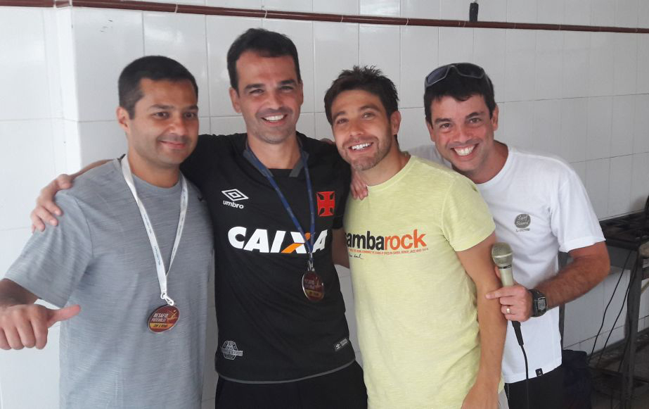 Fabrício Magaldi, Bruno Cruz, Aurélio Campos e Ricardo Guerra que participaram do torneio de futevoley, no Clube Bom Pastor