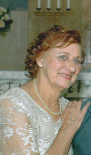 Mineira de Além Paraíba, dona Nilzeth Frauches Netto comemora hoje 90 anos e com muita disposição: faz três sessões semanais de pilates e está sempre plugada nas redes sociais