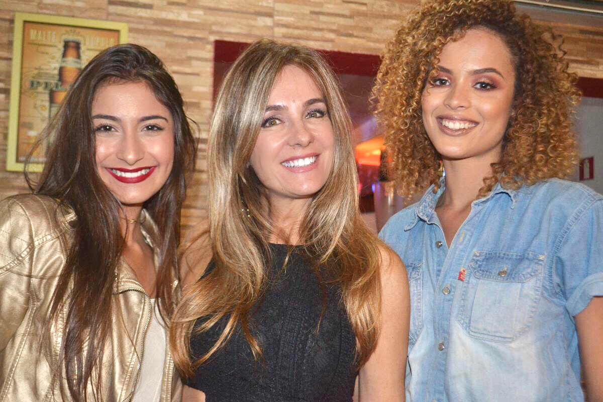 Laura Pedroso, Patrícia Alvim e Yasmin Marinho em noite de moda 