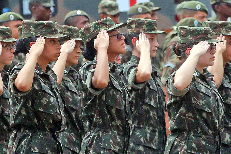 Exército brasileiro já treina mulheres para combate no front