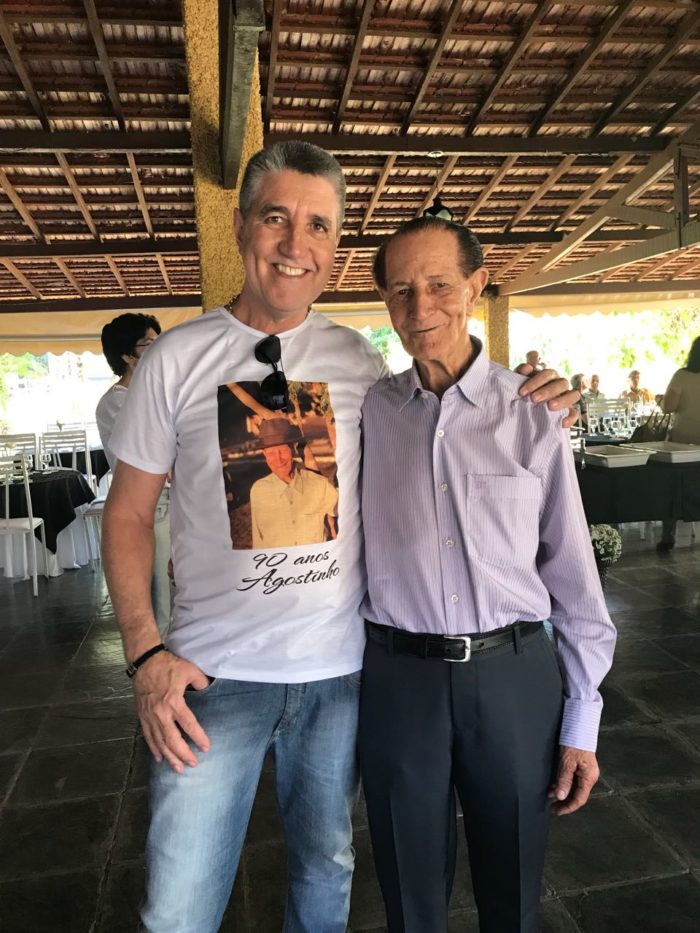 Cezar Prata e seu pai, o ex-vice-prefeito de Bicas, Agostinho Alves dos Santos, que comemorou 90 anos e foi homenageado com moção de aplauso pela Câmara Municipal de Bicas