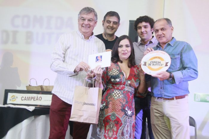 Nelson Júnior, Toninho Simão, Maria Claúdia (Trem Mineiro – terceiro lugar), Felipe Pereira e o presidente da CDL, Marcos Casarin Foto: Júnior Faria