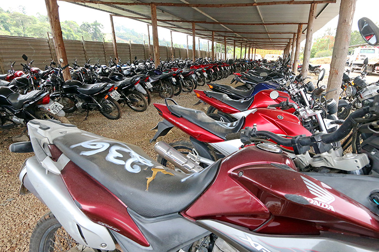 Polícia Civil abre cadastro para participação em leilões do Detran 1 leilão leo 2