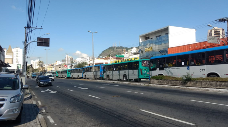 nibus parados na Rio Branco