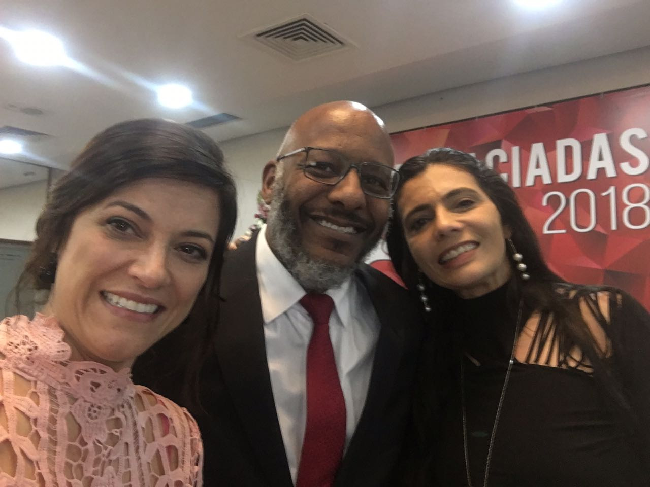 Alcione Marocolo, o presidente do Sinteac, Sérgio Félix e a delegada Ione Barbosa no congresso evangélico “Agraciadas”