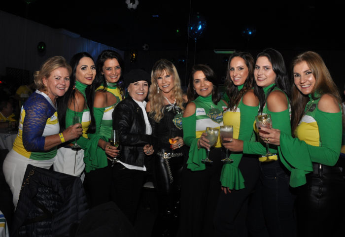 Neusa Neves, Elisângela Neves, Gisela Viana da Silva, Rosiane Detoni, Valéria Araujo, Cristiannne Resende, Lisa Neves com a filha Ana Gabriela e Bernadete Oliveira Foto: Wólmer Monteiro